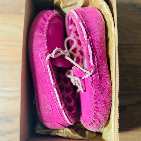 UGGS Ryder Rose Genuine Sheepskin Moccasin 3 Big Kids Shearling Slipper - Picture 3 of 9